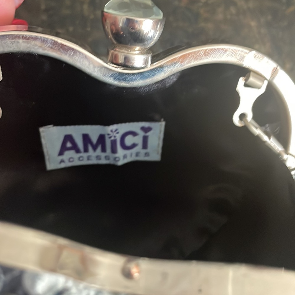 Small Heart Shape Clutch With A Chain - image 5